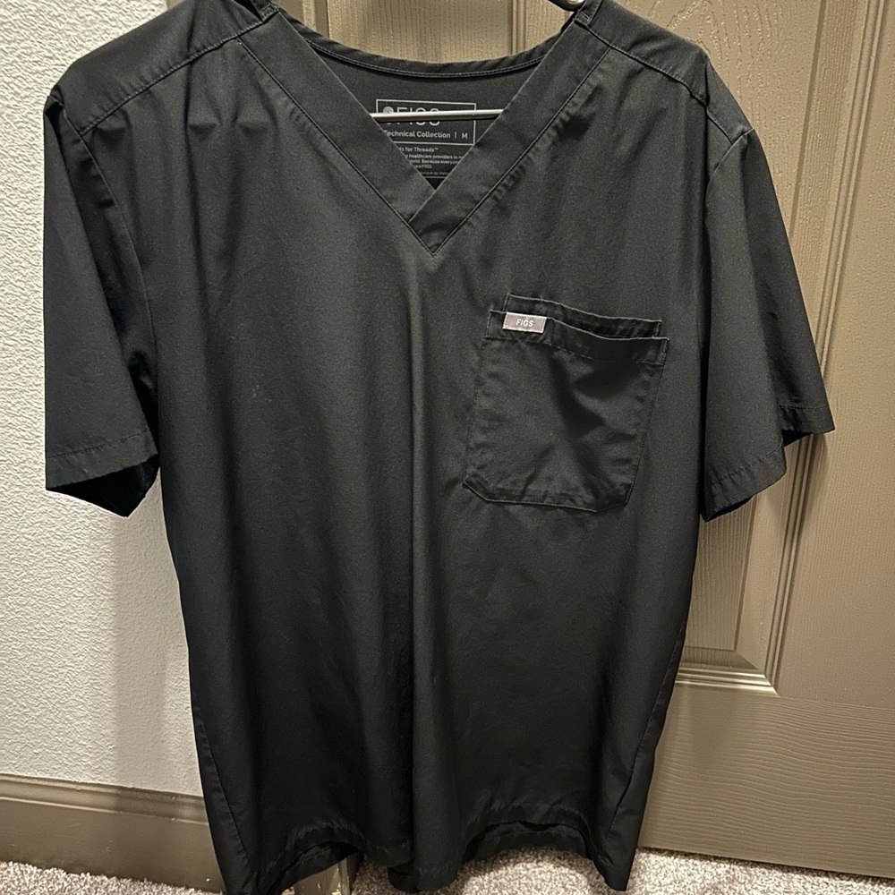 Men’s figs scrub set: medium top and small jogger style bottoms